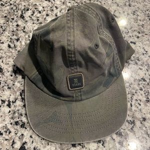 Mens Roark Camo Like SnapBack hat